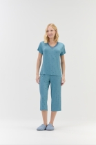 PIJAMA FEMININO MANGA CURTA E CALÇA CAPRI AZUL CORAÇÕES - COR COM AMOR