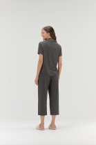 PIJAMA FEMININO COM BOTÕES E CALÇA CAPRI POÁ ESTRELAS CHUMBO - COR COM AMOR